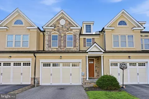 6 Stonehaven Cir, Glen Mills, PA 19342
