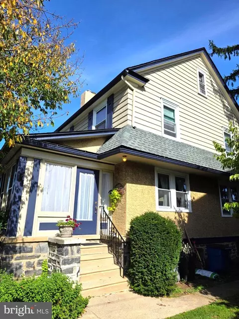 21 W Hillcrest Ave, Havertown, PA 19083