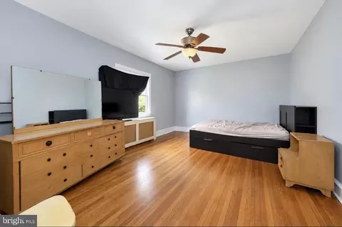 Bedroom - 7201 Wayne Ave, Darby, PA 19082 photo 2 of 6