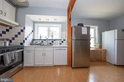 Entry Way - 7201 Wayne Ave, Darby, PA 19082 photo 1 of 9