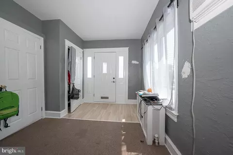 Entry Way - 7201 Wayne Ave, Darby, PA 19082 photo 3 of 9