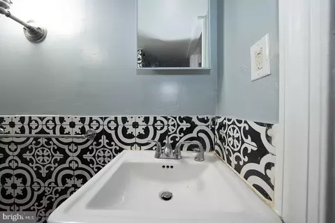 Bath - 7201 Wayne Ave, Darby, PA 19082 photo 3 of 3