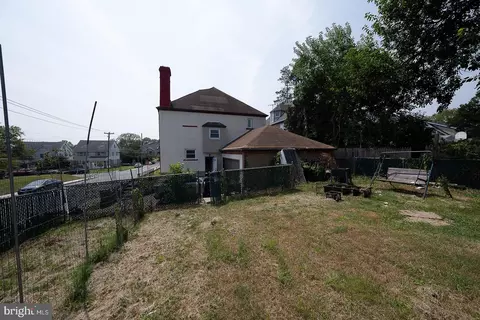 Exterior - 7201 Wayne Ave, Darby, PA 19082 photo 3 of 8