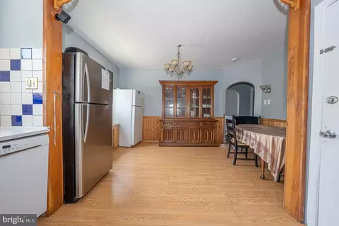 Entry Way - 7201 Wayne Ave, Darby, PA 19082 photo 2 of 9