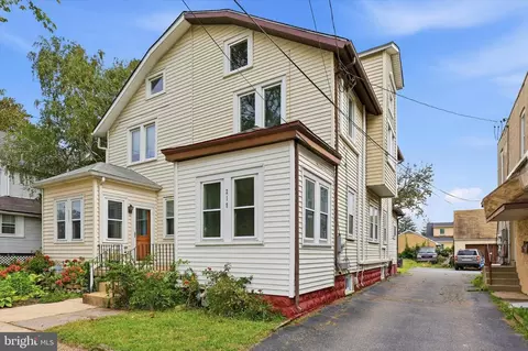 219 Wanamaker Ave, Essington, PA 19029