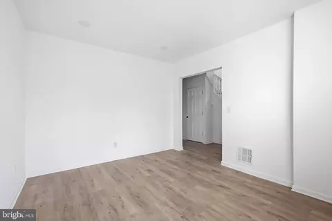 Entry Way - 29 Chestnut St, Marcus Hook, PA 19061 photo 3 of 5