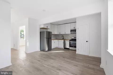Entry Way - 29 Chestnut St, Marcus Hook, PA 19061 photo 1 of 5