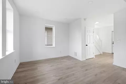 Living - 29 Chestnut St, Marcus Hook, PA 19061 photo 1 of 3