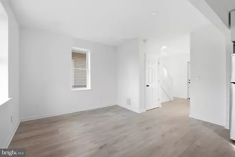 Living - 29 Chestnut St, Marcus Hook, PA 19061 photo 2 of 3