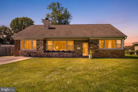 2116 Boxwood Dr, Broomall, PA 19008