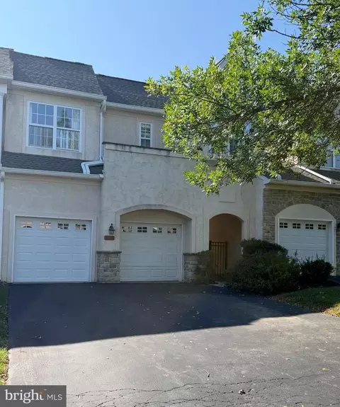 8 Three Oak Ln, West Chester, PA 19382