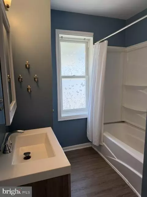 Entry Way - 15 Walnut St, Marcus Hook, PA 19061 photo 3 of 3