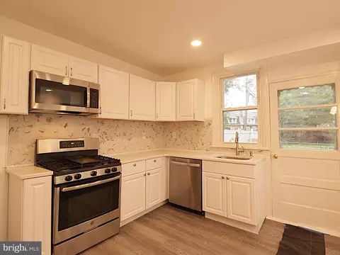 Kitchen - 618 Post Rd, Marcus Hook, PA 19061 photo 3 of 4