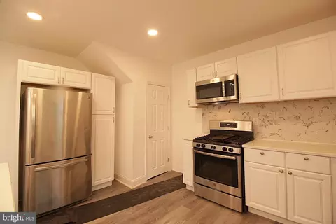 Entry Way - 618 Post Rd, Marcus Hook, PA 19061 photo 2 of 3