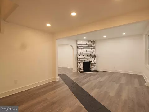 Living - 618 Post Rd, Marcus Hook, PA 19061 photo 1 of 4