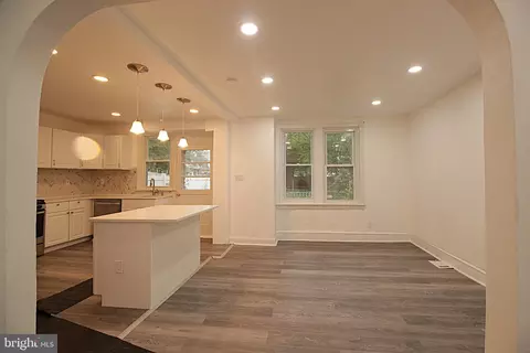 Living - 618 Post Rd, Marcus Hook, PA 19061 photo 3 of 4