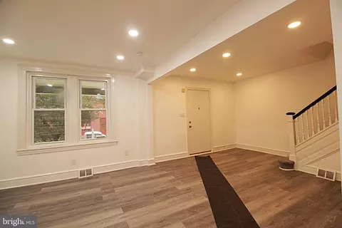Living - 618 Post Rd, Marcus Hook, PA 19061 photo 4 of 4