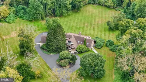 805 Bryn Mawr Ave, Newtown Square, PA 19073