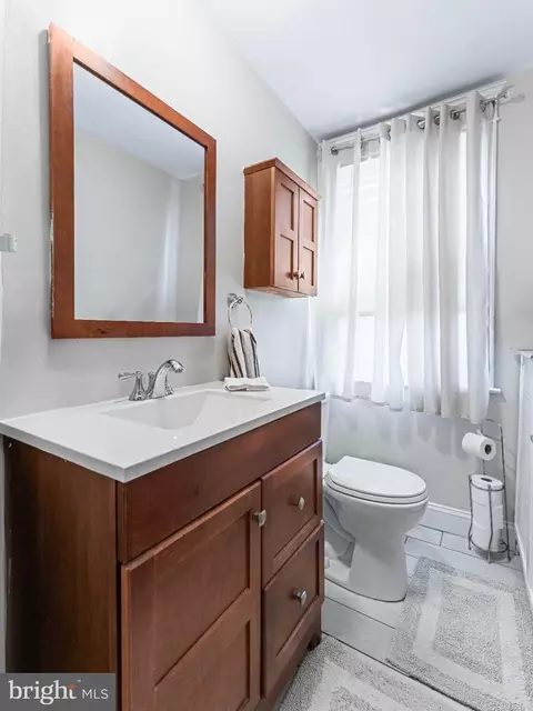 Bath - 257 Long Ln, Darby, PA 19082 photo 2 of 4