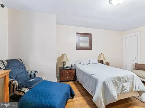 Bedroom - 257 Long Ln, Darby, PA 19082 photo 4 of 10
