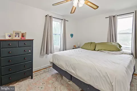 Bedroom - 2232 E Helms Mnr, Ogden, PA 19061 photo 4 of 6