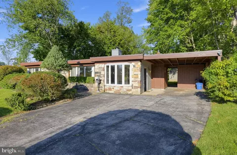 2155 Kingswood Ln, Broomall, PA 19008