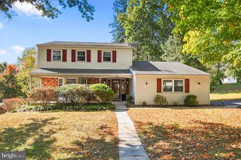 604 Heather Ln, Bryn Mawr, PA 19010