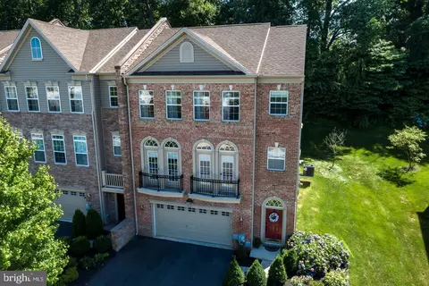 3172 Woods Edge Dr, Garnet Valley, PA 19060