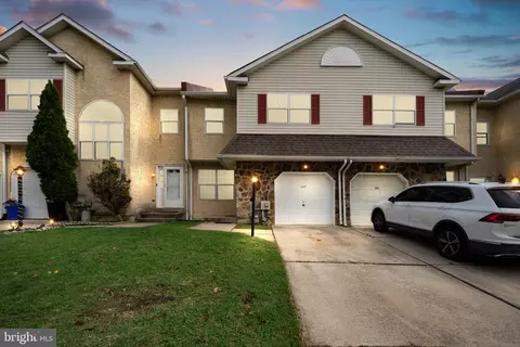127 E Winona Ave, Norwood, PA 19074