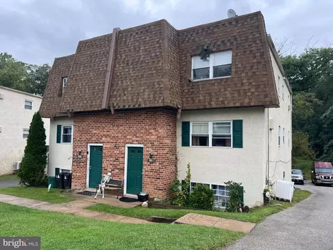 135 Meadowbrook Ln, Brookhaven, PA 19015