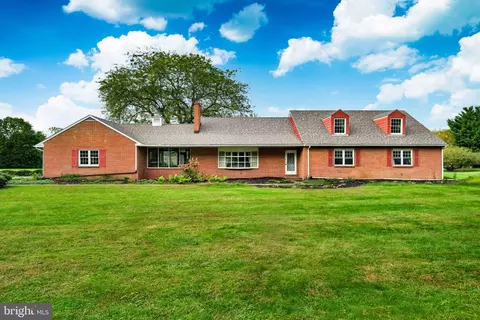 1591 Middletown Rd, Gradyville, PA 19039