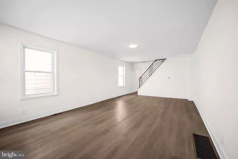 Living - 19 W 9th St, Marcus Hook, PA 19061 photo 1 of 2
