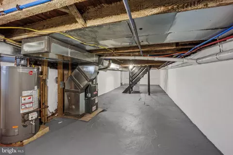 Entry Way - 19 W 9th St, Marcus Hook, PA 19061 photo 8 of 8