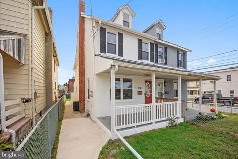 Exterior - 19 W 9th St, Marcus Hook, PA 19061 photo 2 of 5