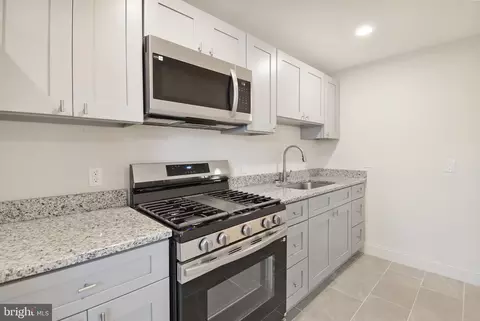 714 Surrey Ln, Glenolden, PA 19036