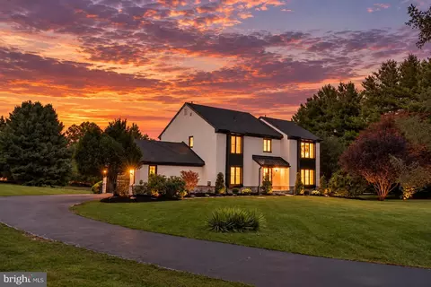 1 Glen Meadow Dr, Glen Mills, PA 19342