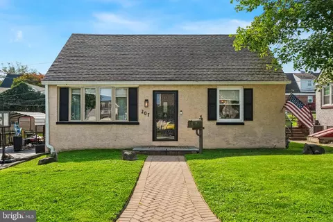 207 Rolling Rd, Broomall, PA 19008