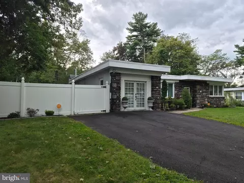 716 Martens Ln, Springfield, PA 19064