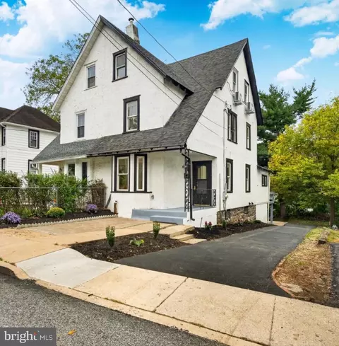 Exterior - 256 N Aberdeen Ave, Wayne, PA 19087 photo 1 of 5
