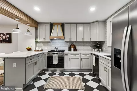 Kitchen - 256 N Aberdeen Ave, Wayne, PA 19087 photo 3 of 6