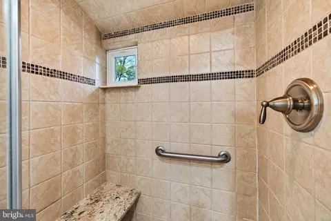 Bath - 256 N Aberdeen Ave, Wayne, PA 19087 photo 3 of 8
