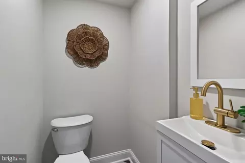 Entry Way - 256 N Aberdeen Ave, Wayne, PA 19087 photo 1 of 3