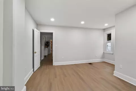 Entry Way - 256 N Aberdeen Ave, Wayne, PA 19087 photo 2 of 3