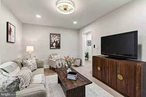 Living - 256 N Aberdeen Ave, Wayne, PA 19087 photo 1 of 2