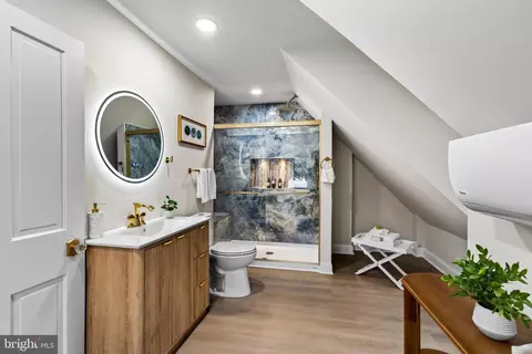 Bath - 256 N Aberdeen Ave, Wayne, PA 19087 photo 5 of 8