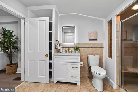 Bath - 256 N Aberdeen Ave, Wayne, PA 19087 photo 4 of 8