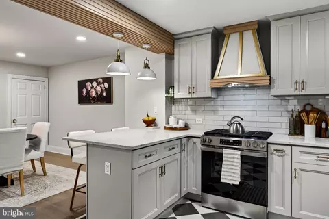 Kitchen - 256 N Aberdeen Ave, Wayne, PA 19087 photo 5 of 6