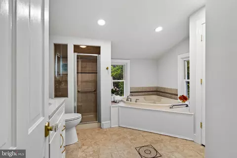 Bath - 256 N Aberdeen Ave, Wayne, PA 19087 photo 1 of 8
