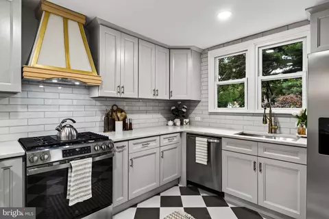 Kitchen - 256 N Aberdeen Ave, Wayne, PA 19087 photo 2 of 6
