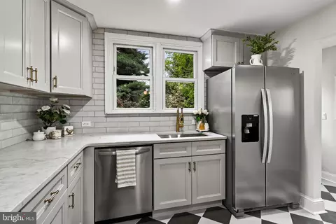 Kitchen - 256 N Aberdeen Ave, Wayne, PA 19087 photo 4 of 6